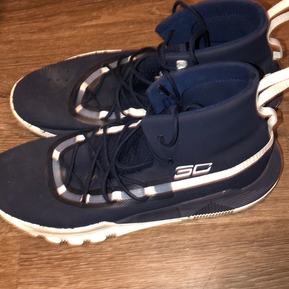I’m selling some steph Curry’s size 13 good shape - Picture 3 of 4